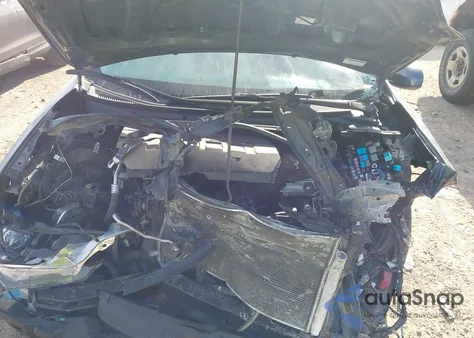 2014 Toyota Corolla Le Eco z USA, uszkodzony, nr VIN 2T1BPRHE3EC118713